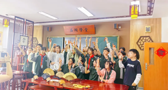 【向恒·德育】执扇绘风雅，石中绽艺韵——艺术大咖进校园，开启美誉新篇章（2）