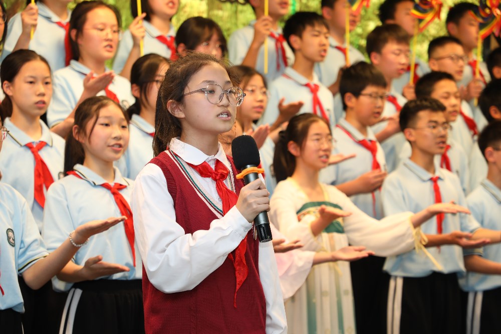 迎六一，初一学生合唱