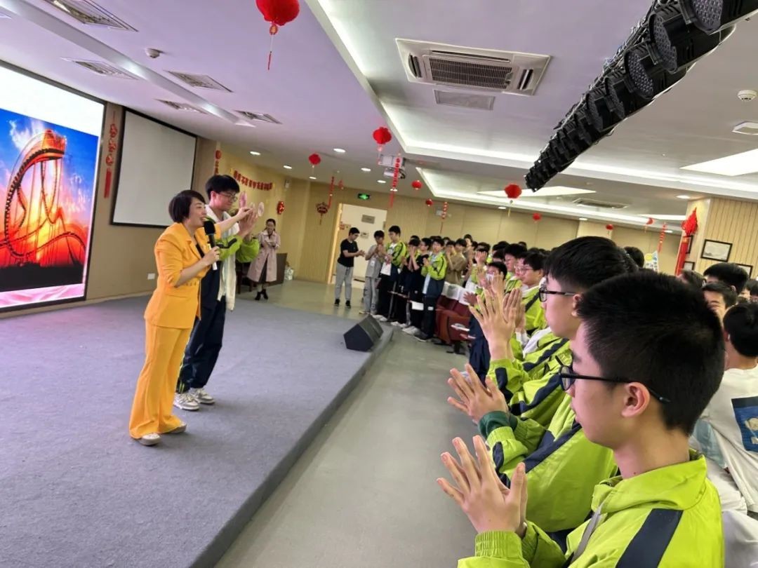 【向恒·德育】青春不迷茫，健康伴成长 ——石湖中学开展初二年级青春期心理健康知识讲座