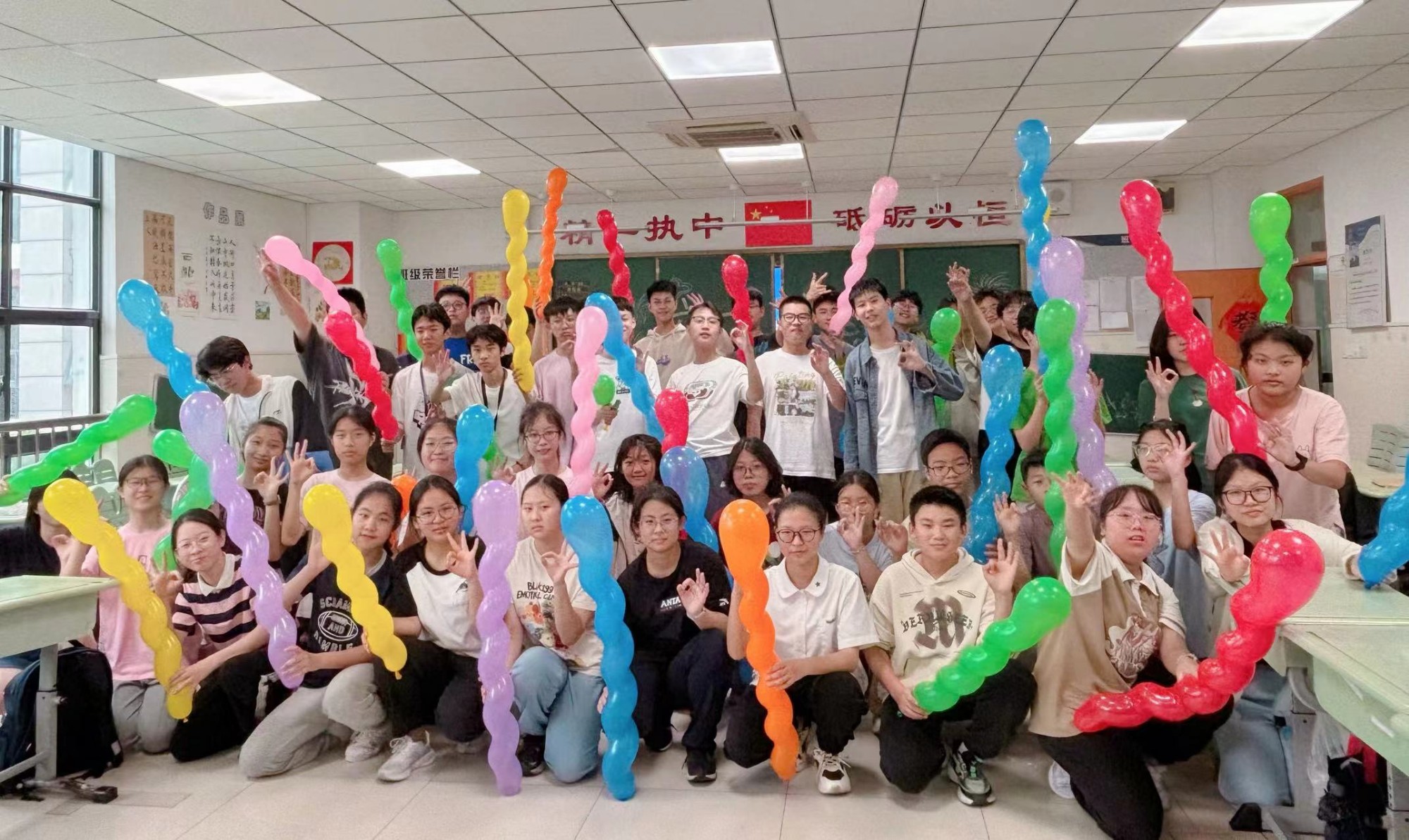 【向恒·德育】童心向上 青春启航——记石湖中学欢庆“六一”活动