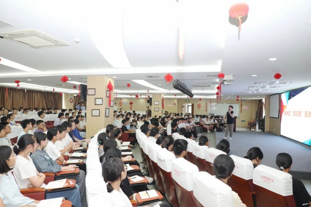 【向恒·德育】“护苗”在行动 共筑安全防线 ——石湖中学反欺凌和反诈宣传讲座圆满举行