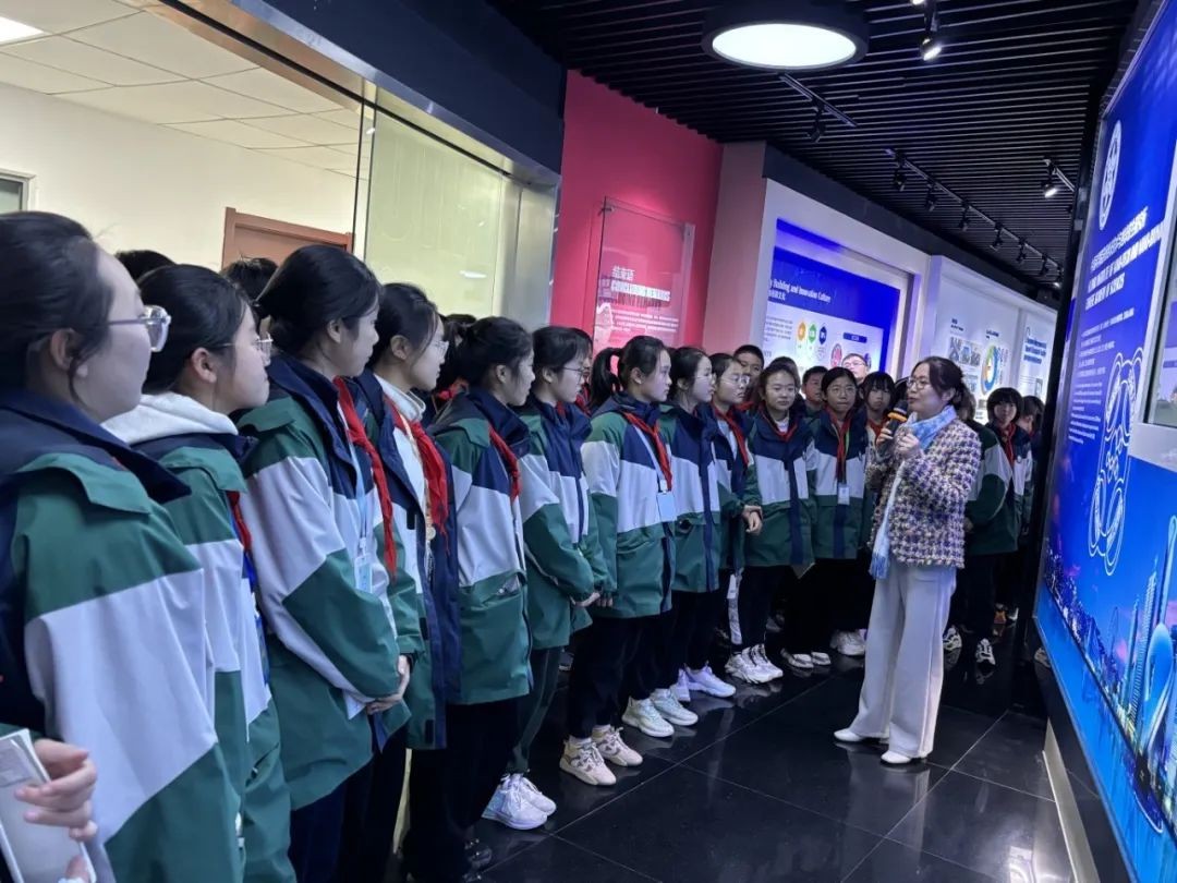 【发现·教研】小纳米，大未来---我校学生参观中科院纳米研究所